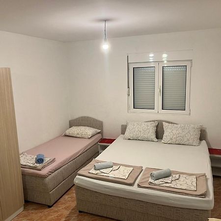 Apartmani Neda Bane Petrovac na moru Exterior foto