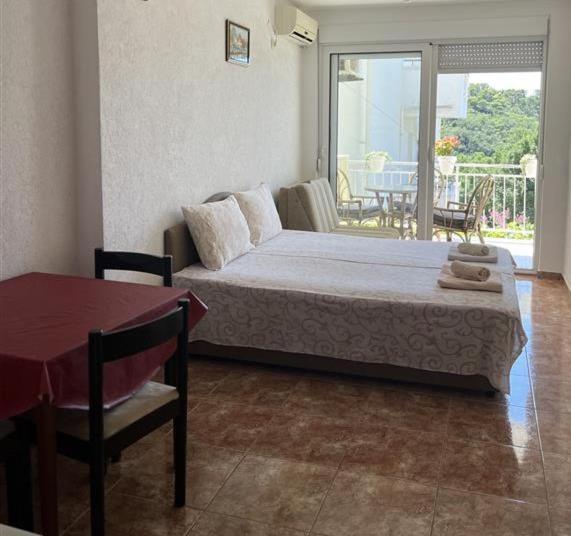 Apartmani Neda Bane Petrovac na moru Exterior foto