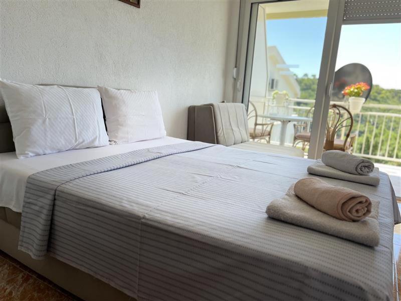 Apartmani Neda Bane Petrovac na moru Exterior foto