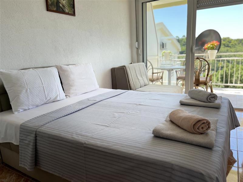 Apartmani Neda Bane Petrovac na moru Exterior foto