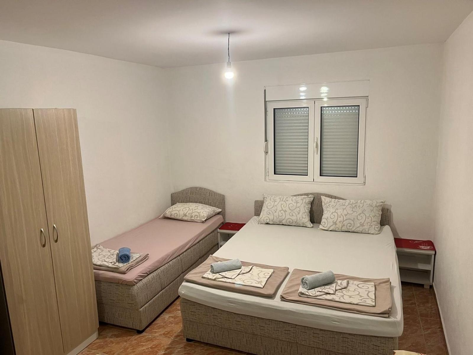 Apartmani Neda Bane Petrovac na moru Exterior foto