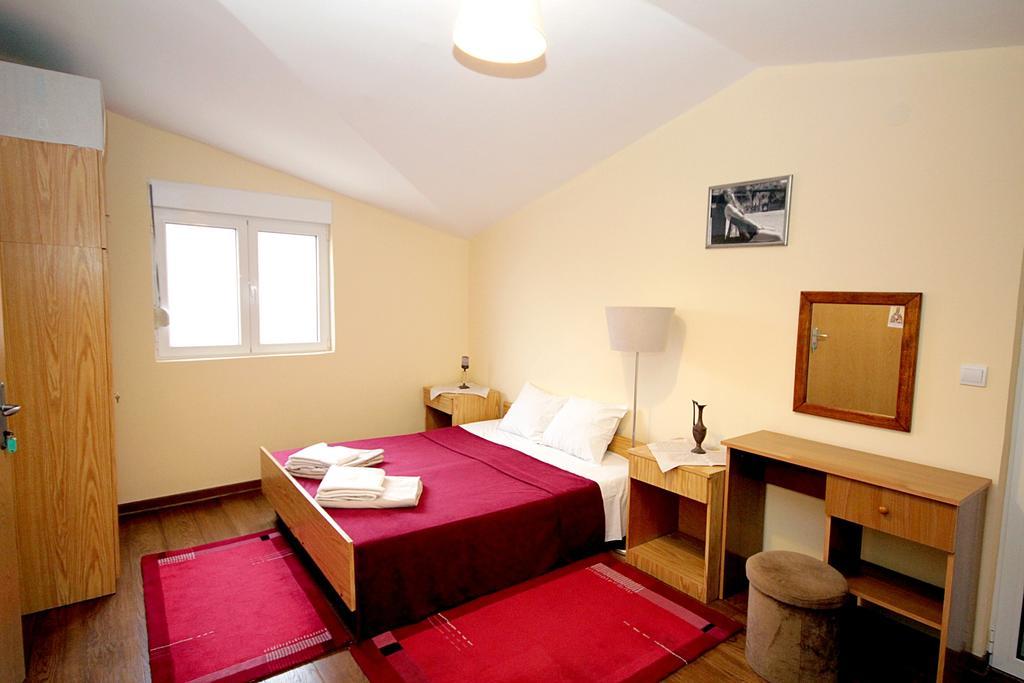 Apartmani Neda Bane Petrovac na moru Zimmer foto