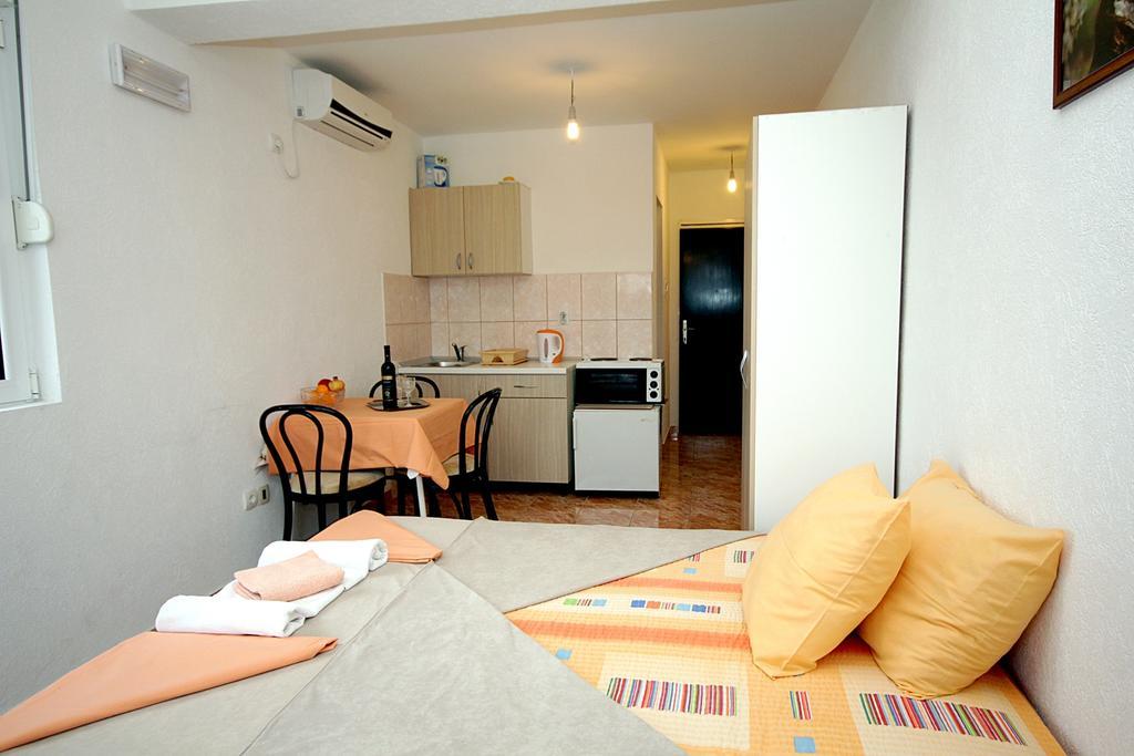 Apartmani Neda Bane Petrovac na moru Zimmer foto