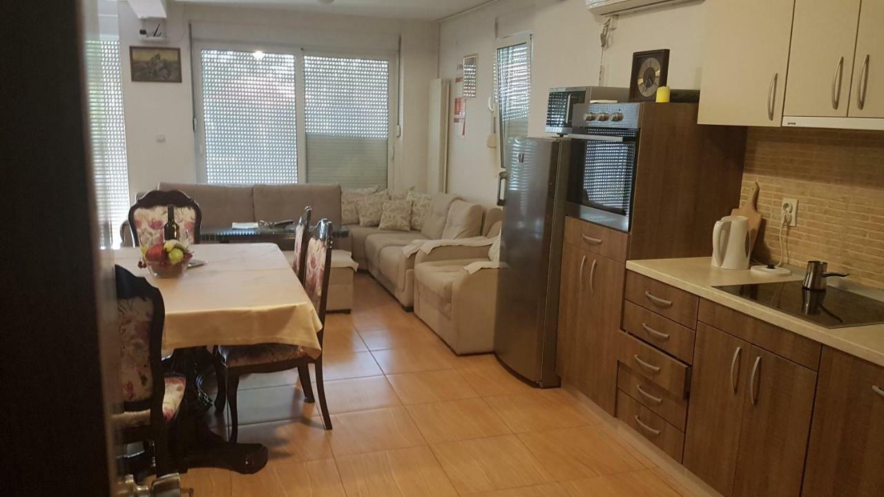 Apartmani Neda Bane Petrovac na moru Exterior foto
