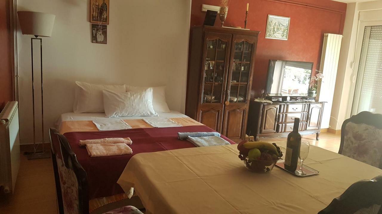 Apartmani Neda Bane Petrovac na moru Exterior foto