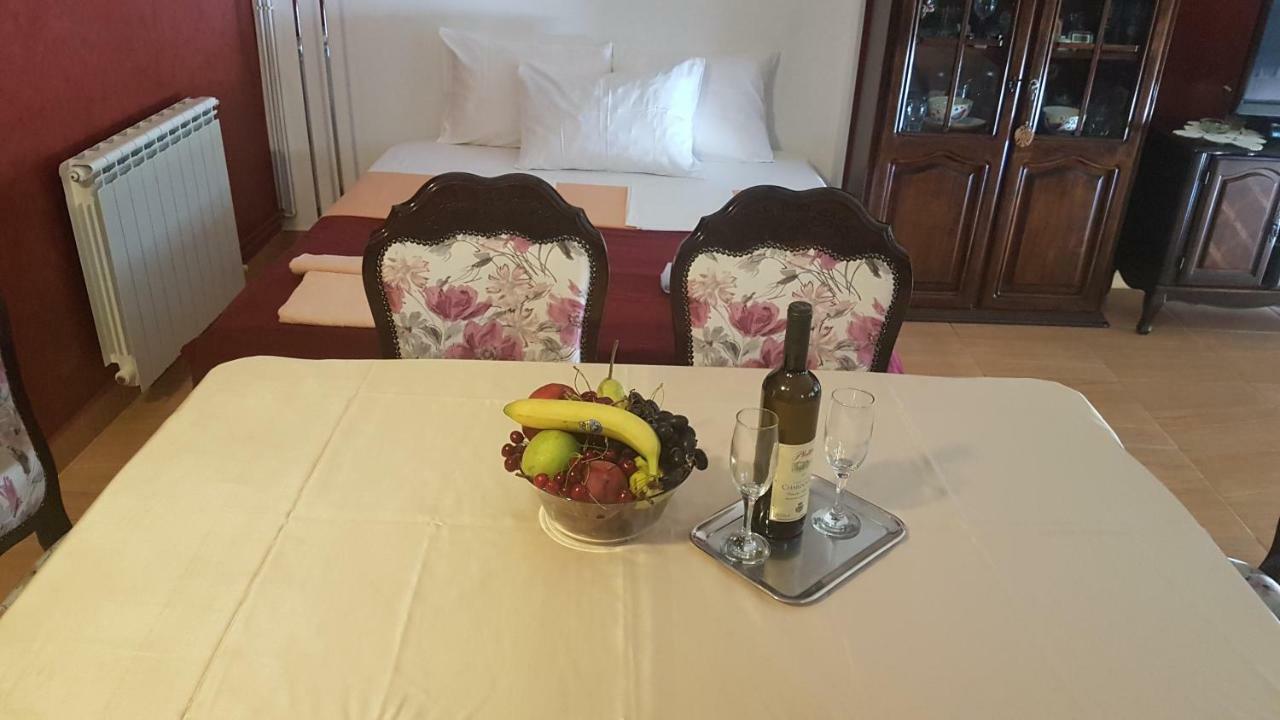 Apartmani Neda Bane Petrovac na moru Exterior foto