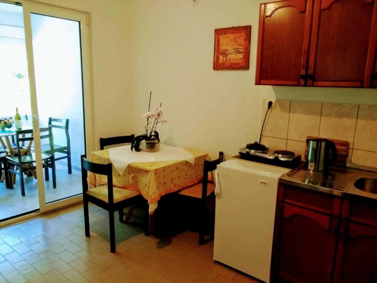 Apartmani Neda Bane Petrovac na moru Exterior foto