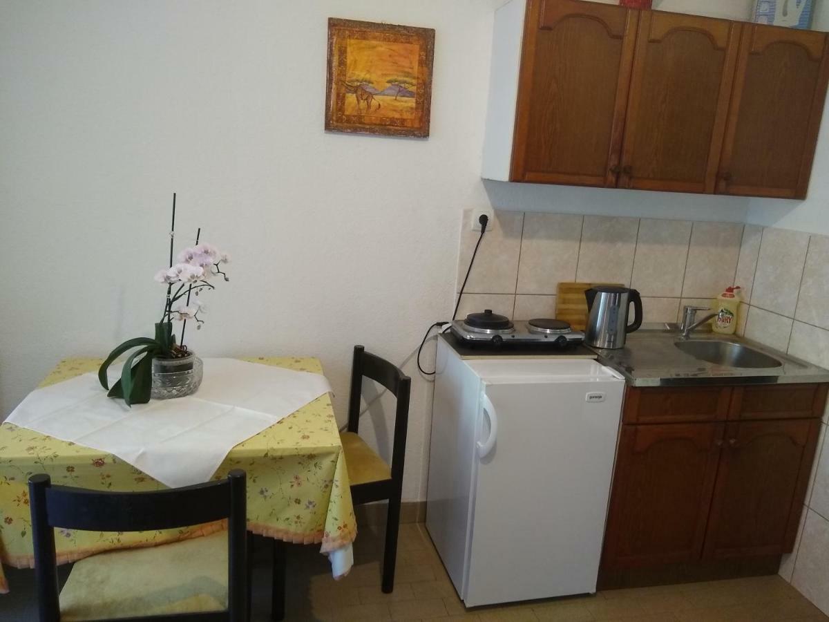 Apartmani Neda Bane Petrovac na moru Exterior foto
