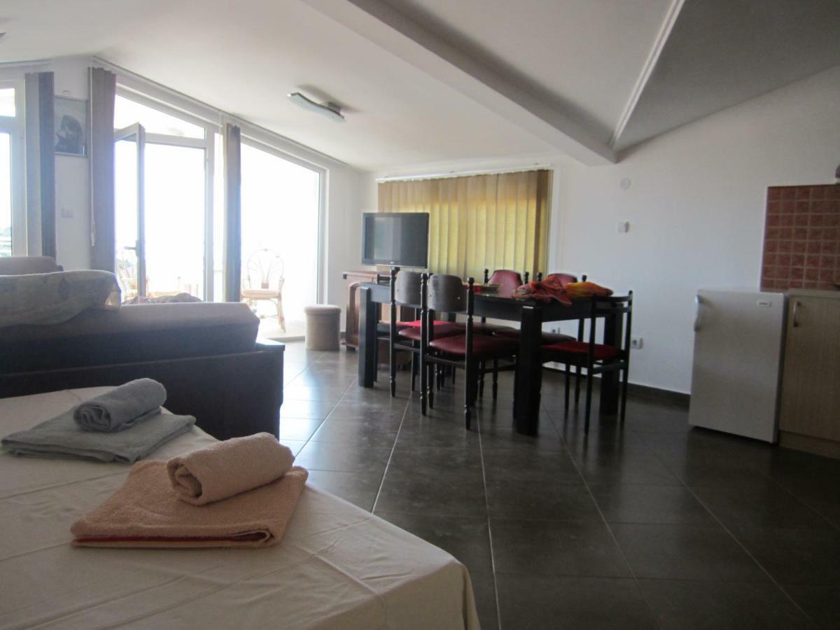 Apartmani Neda Bane Petrovac na moru Exterior foto