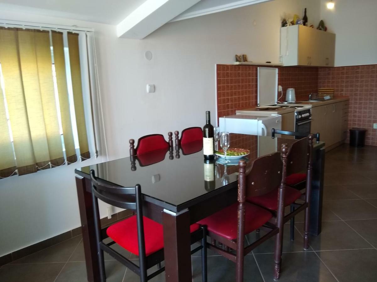 Apartmani Neda Bane Petrovac na moru Exterior foto