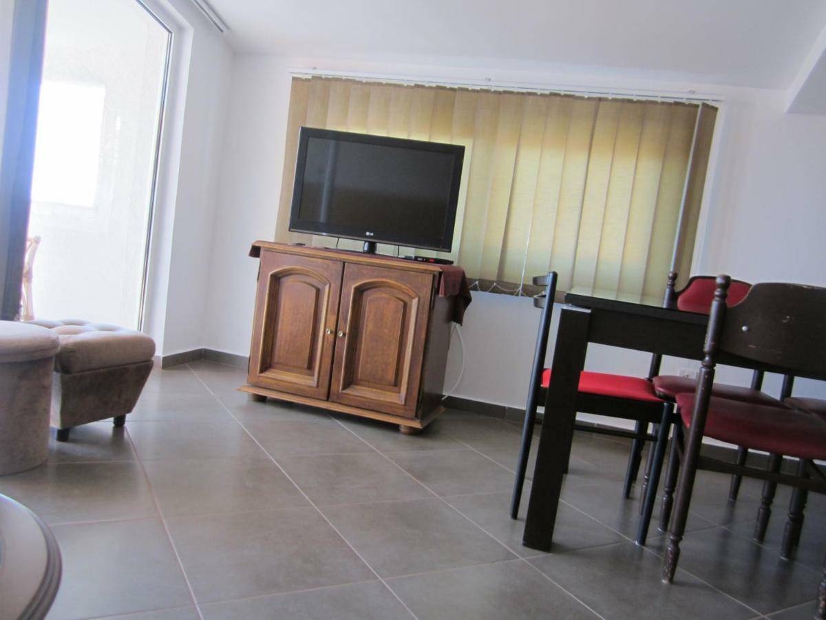 Apartmani Neda Bane Petrovac na moru Exterior foto