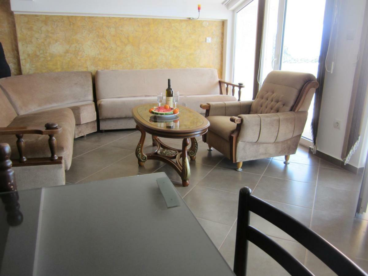 Apartmani Neda Bane Petrovac na moru Exterior foto