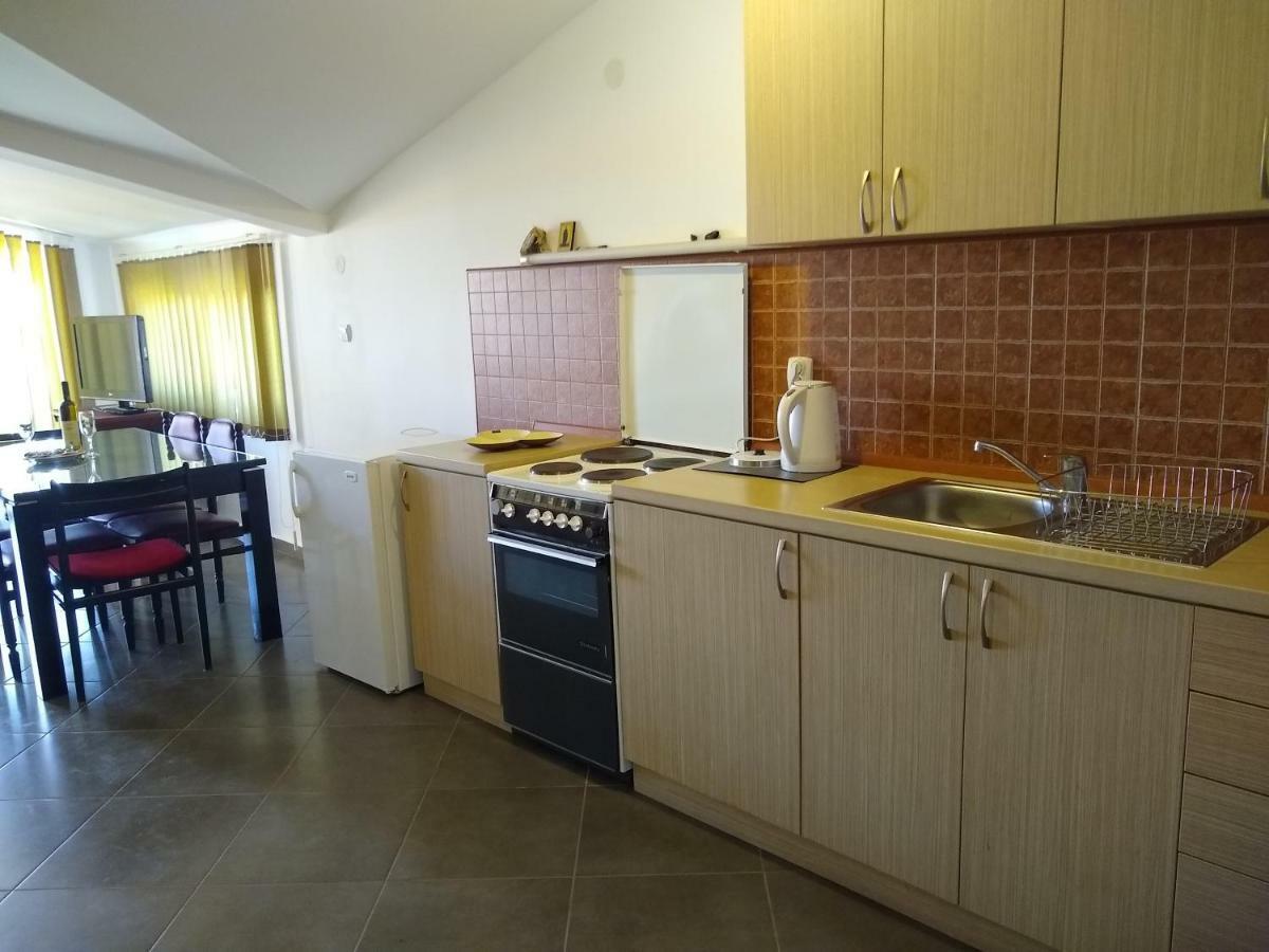 Apartmani Neda Bane Petrovac na moru Exterior foto