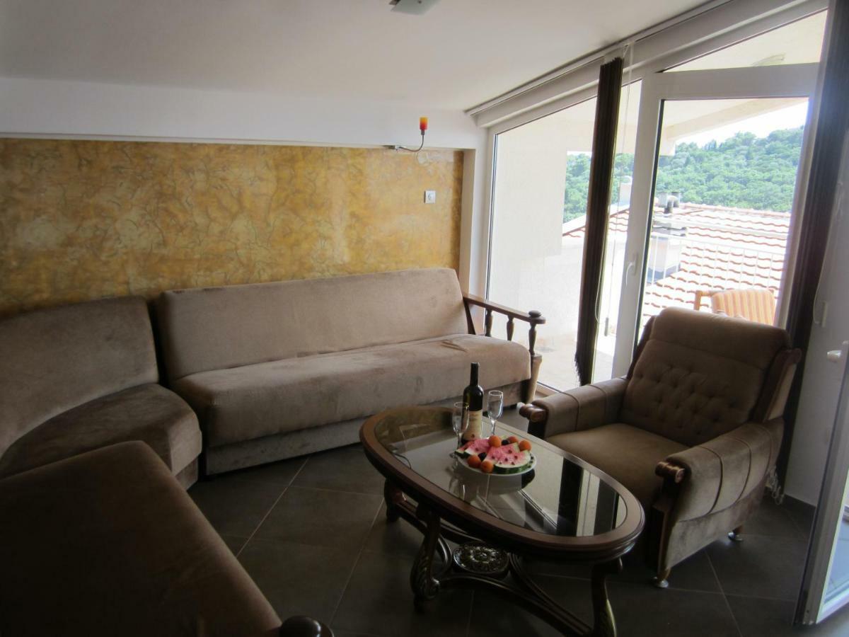 Apartmani Neda Bane Petrovac na moru Exterior foto