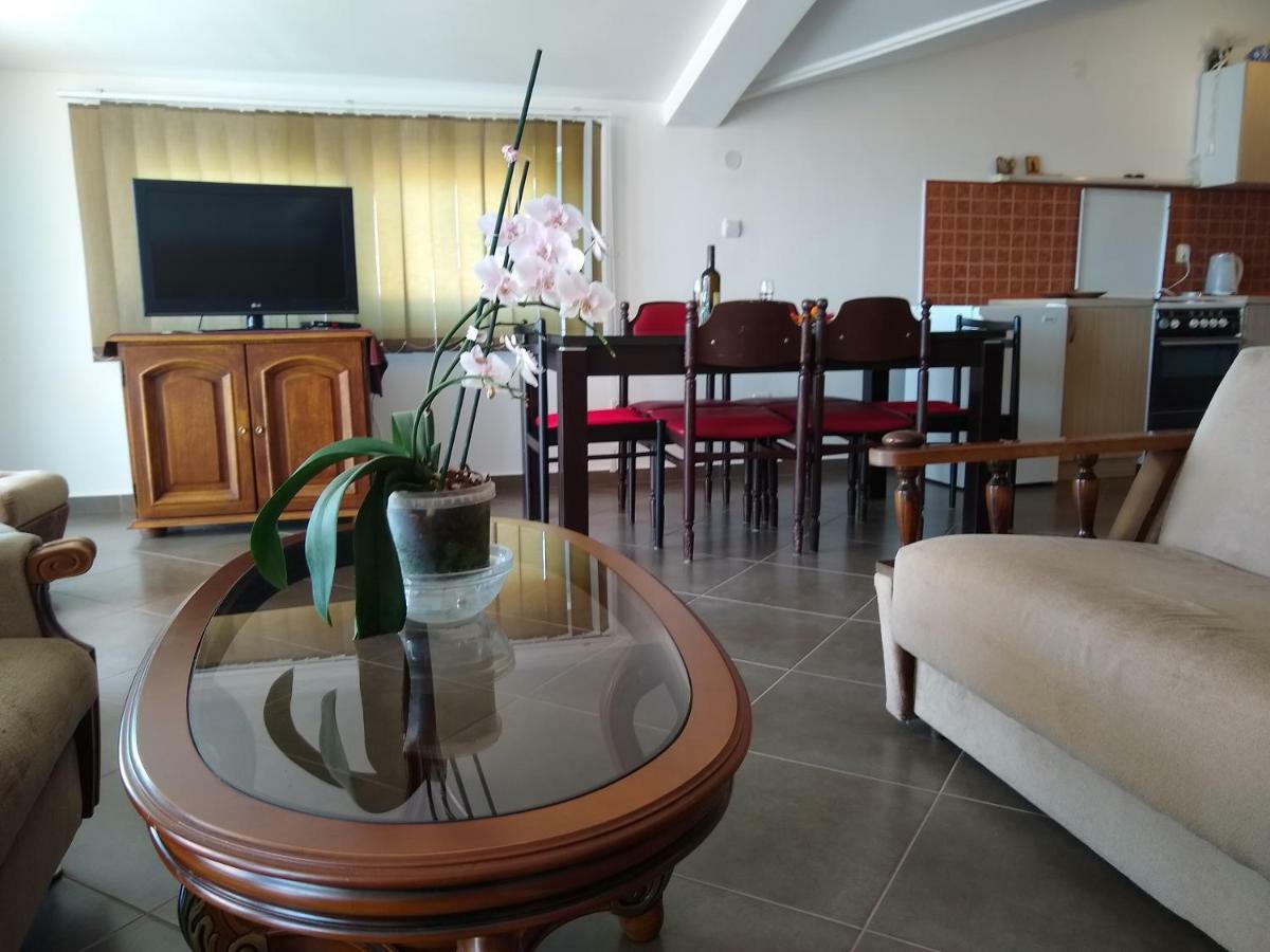 Apartmani Neda Bane Petrovac na moru Exterior foto