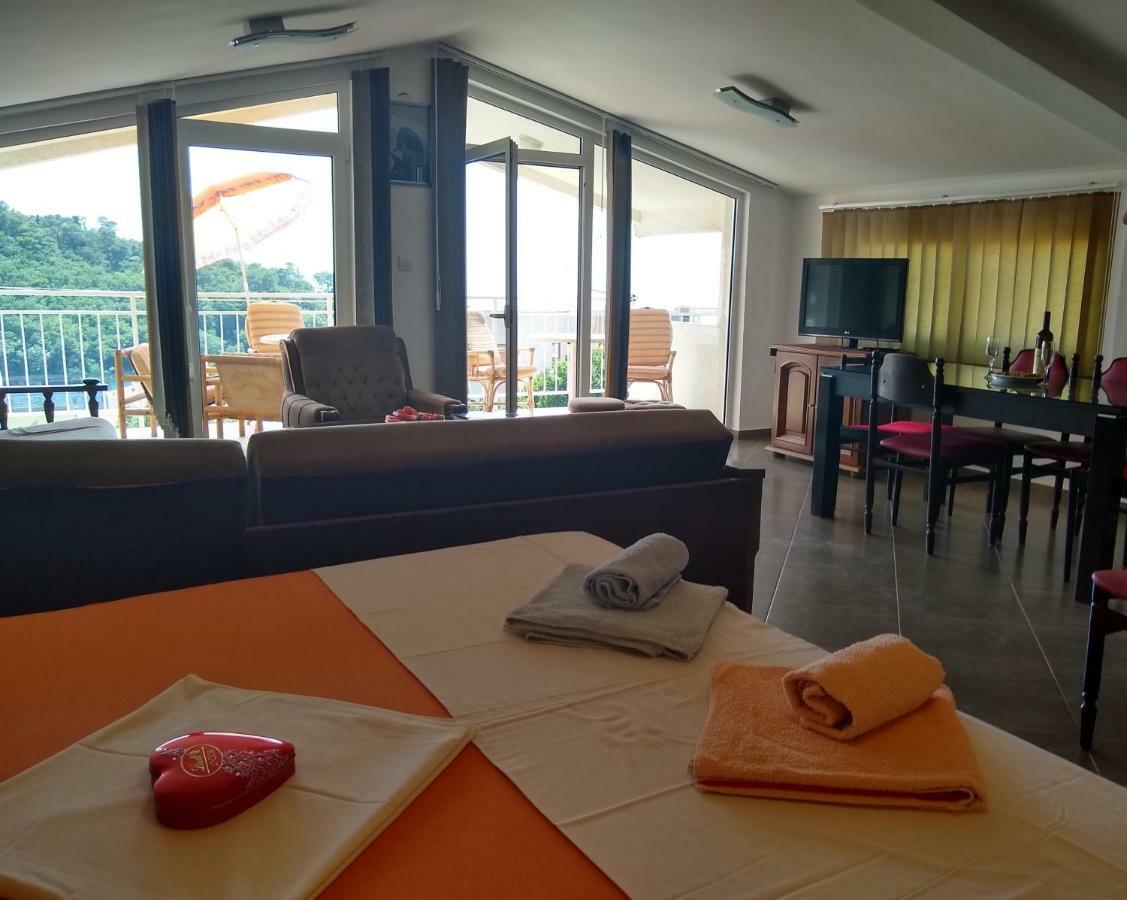 Apartmani Neda Bane Petrovac na moru Exterior foto