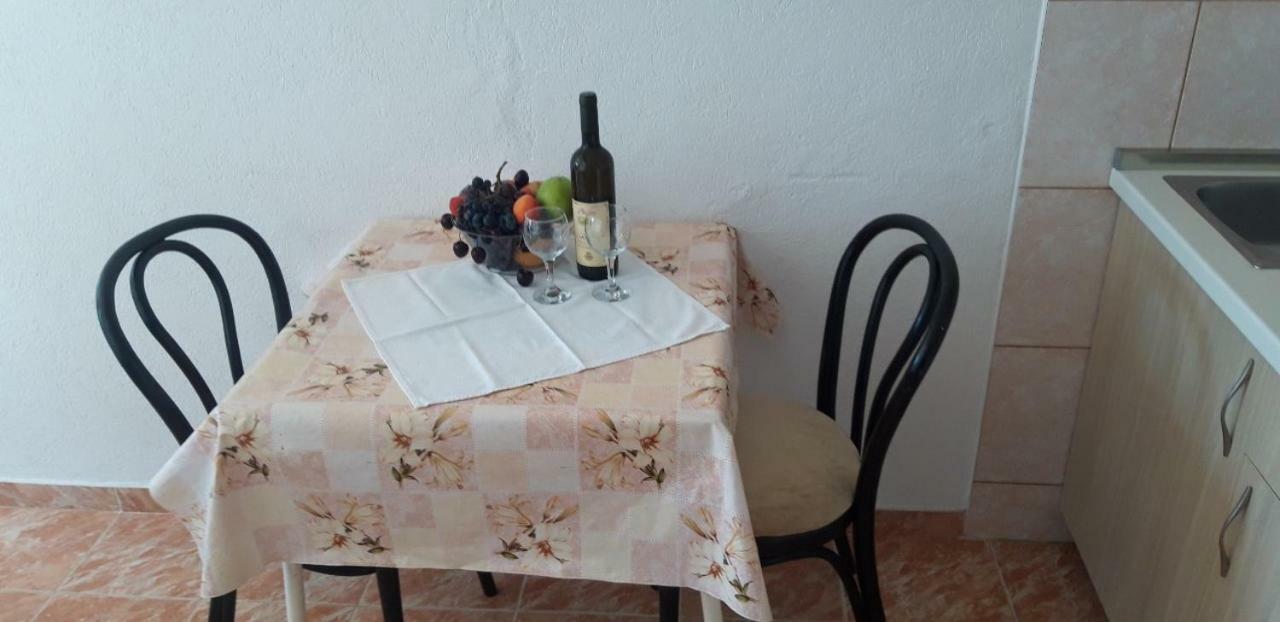 Apartmani Neda Bane Petrovac na moru Exterior foto
